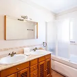 Esta - Tennis Court And Pool