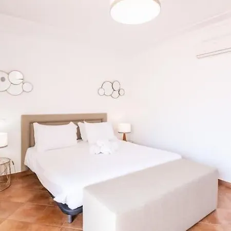 Esta - Tennis Court And Pool *