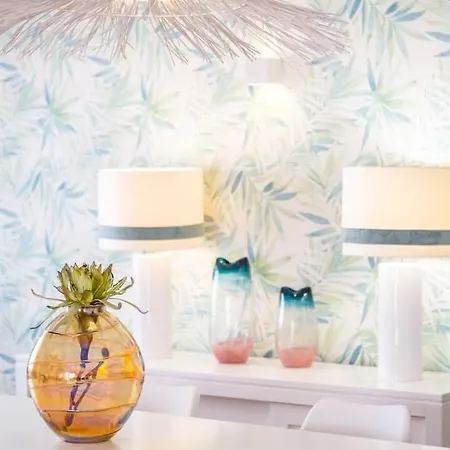 Esta - Tennis Court And Pool