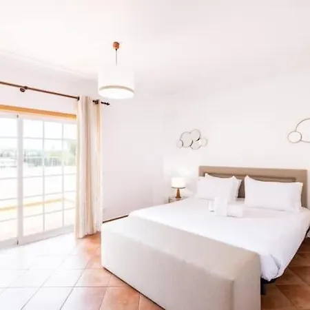 Esta - Tennis Court And Pool Ferienhaus Albufeira