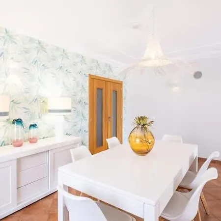 Esta - Tennis Court And Pool