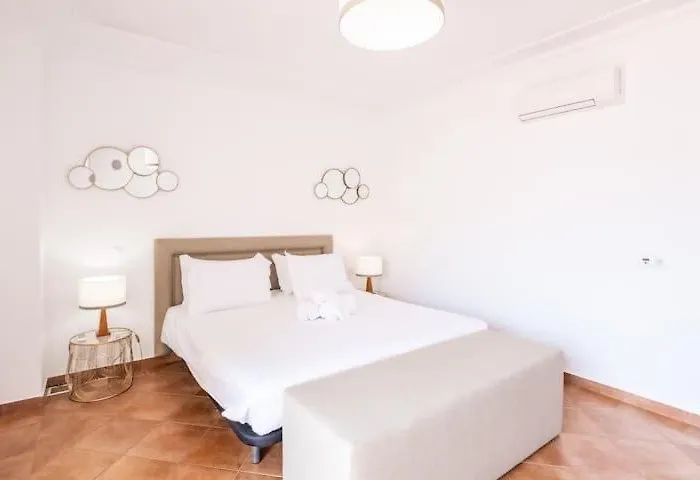 Esta - Tennis Court And Pool *